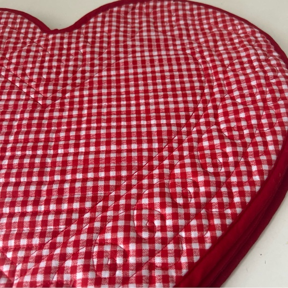 Set of 4 Cupcakes & Cashmere Red Heart Placemat Picnic Style Gingham NEW - Picture 3 of 13